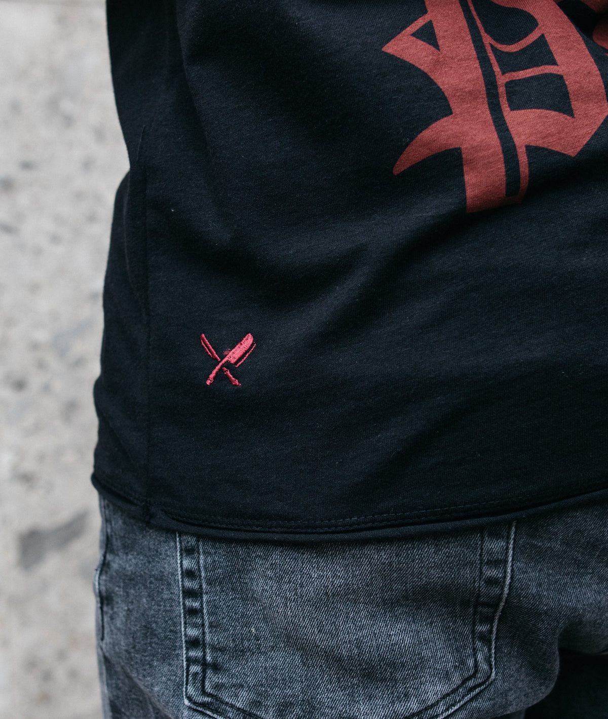 Grand Crew Neck Lettering longsleeve by Distorted People