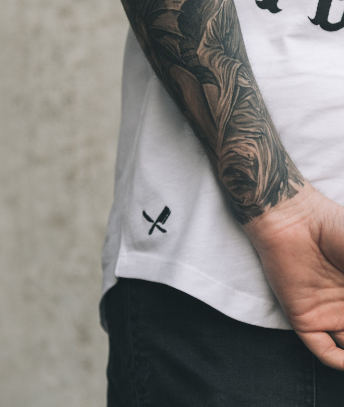 CUTTED NECK VINTAGE TEAM long t-shirt by Distorted People