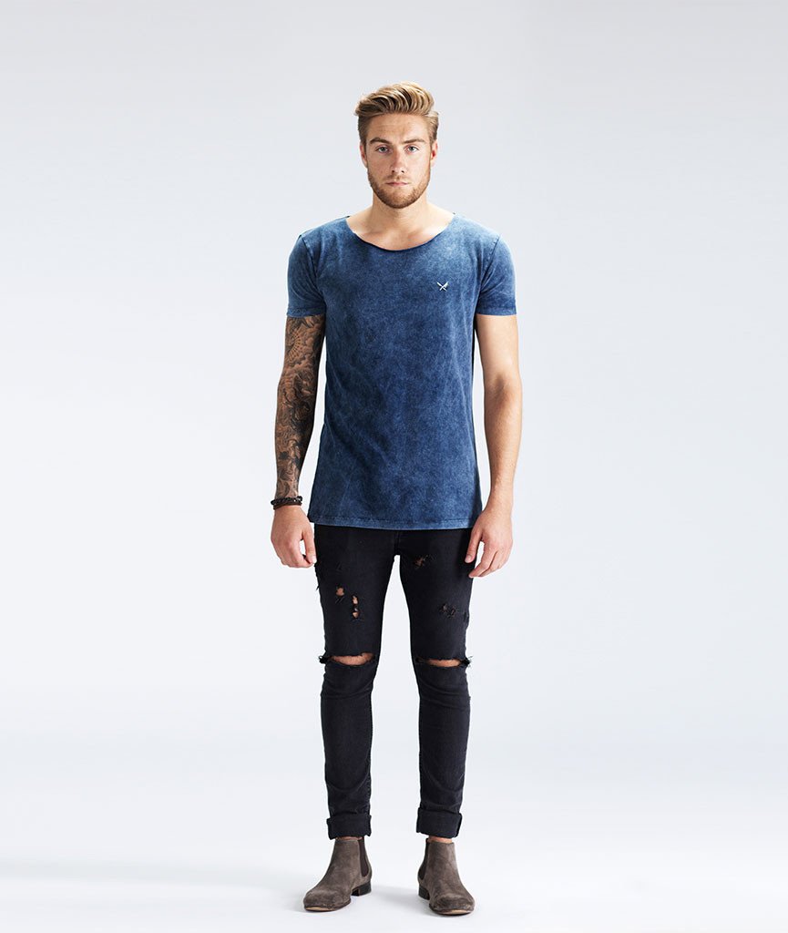 CUTTED NECK t-shirt by Distorted People