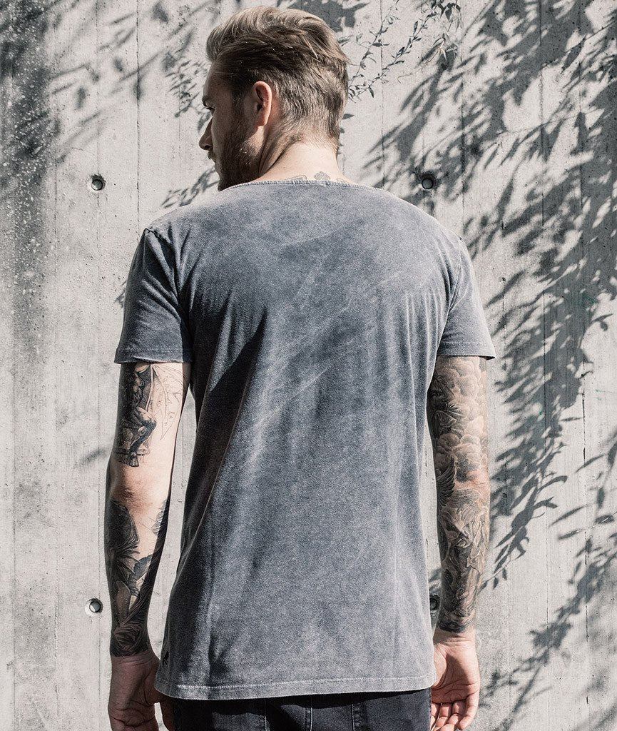BB BLADES CUTTED NECK t-shirt by Distorted People