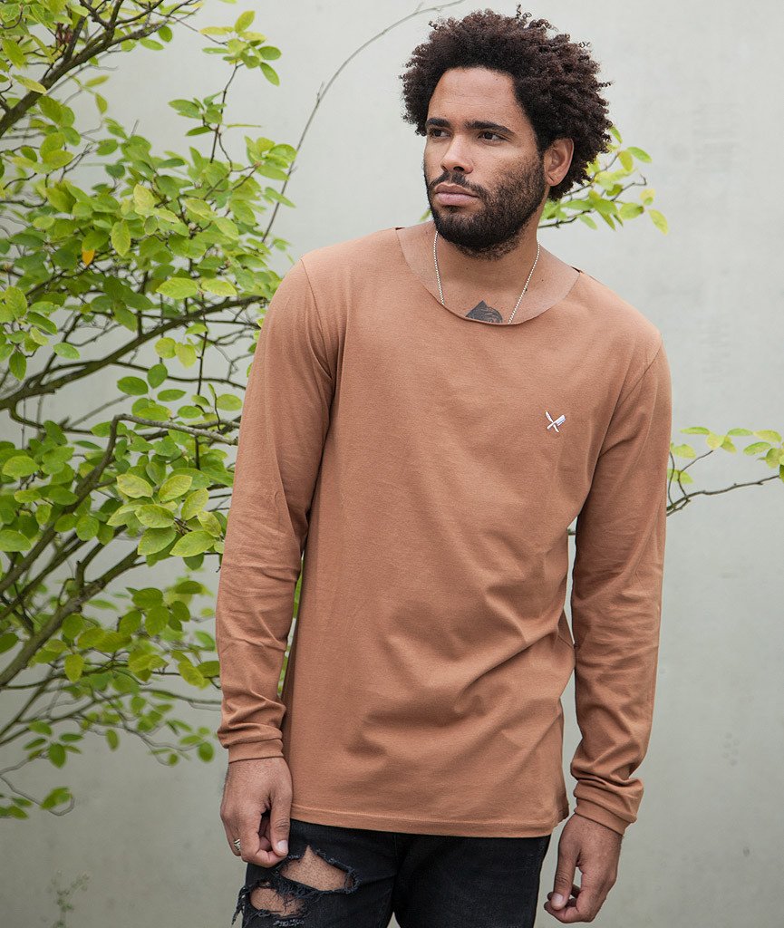 Cutted Neck Circle longsleeve by Distorted People