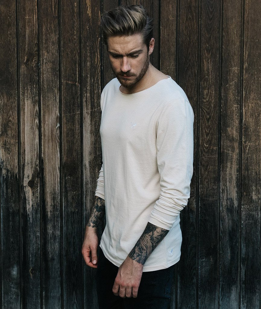 Cutted Neck longsleeve by Distorted People