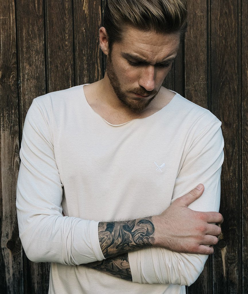 Cutted Neck longsleeve by Distorted People