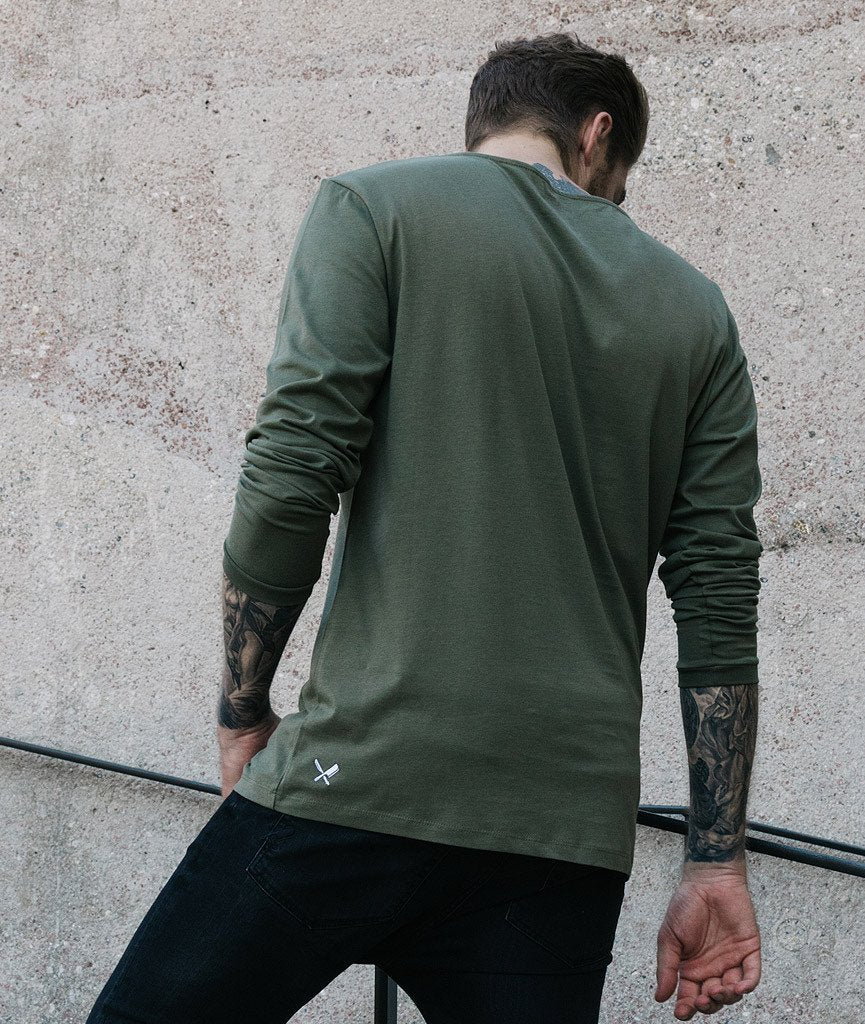 CUTTED NECK longsleeve by Distorted People