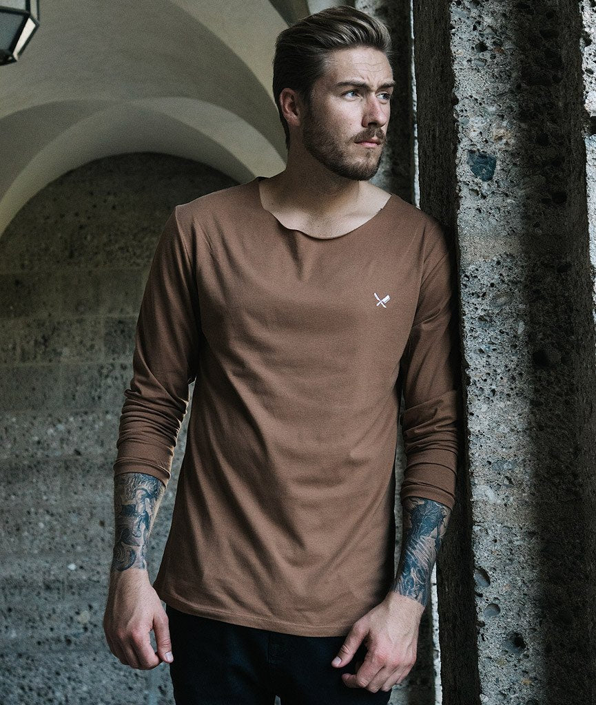 Cutted Neck longsleeve by Distorted People