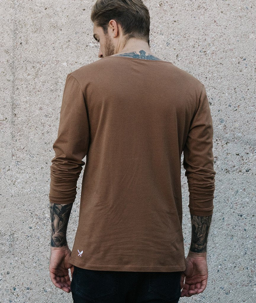 Cutted Neck longsleeve by Distorted People