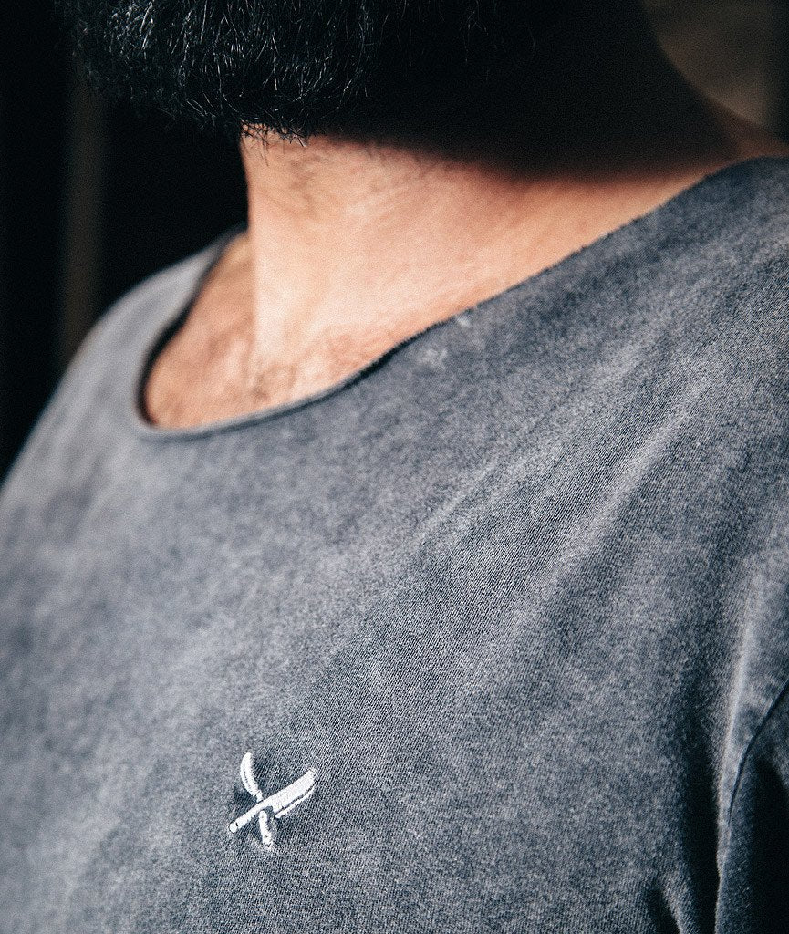 CUTTED NECK longsleeve by Distorted People