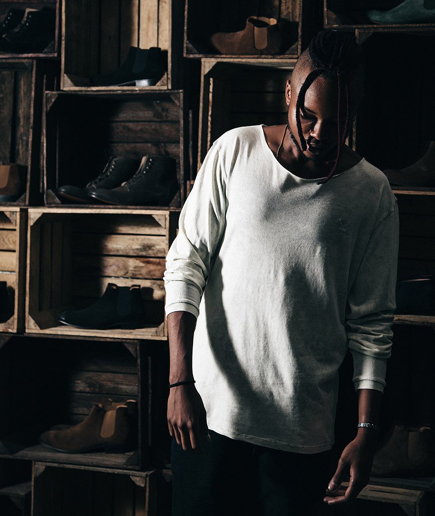 Cutted Neck longsleeve by Distorted People