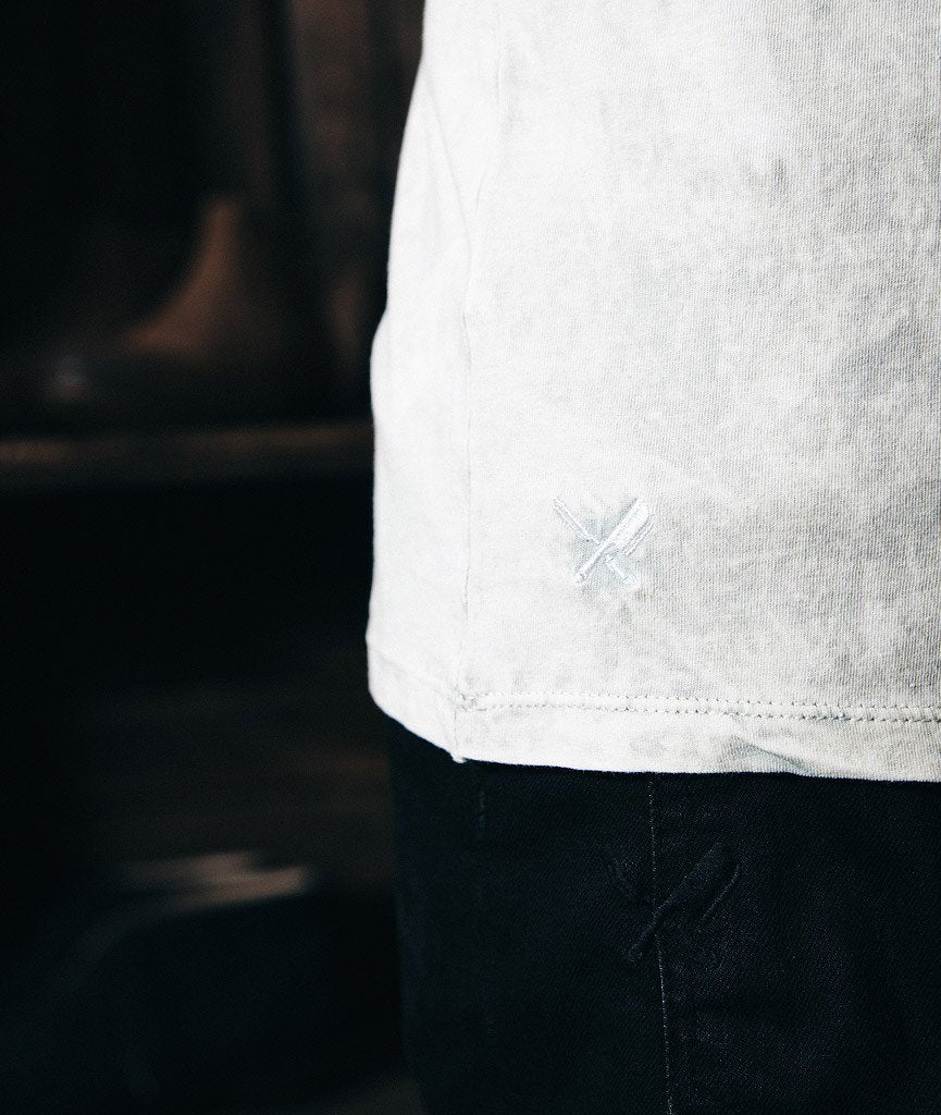 Cutted Neck longsleeve by Distorted People