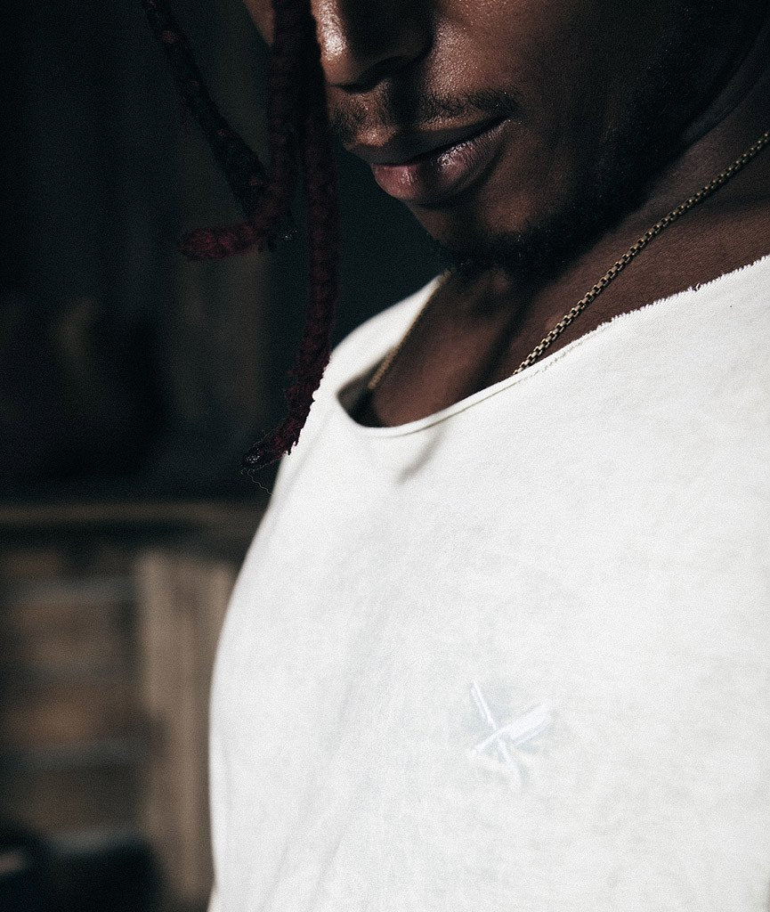 Cutted Neck longsleeve by Distorted People
