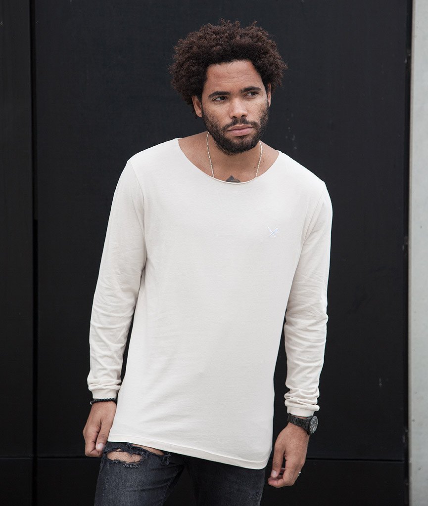 Cutted Neck Circle longsleeve by Distorted People
