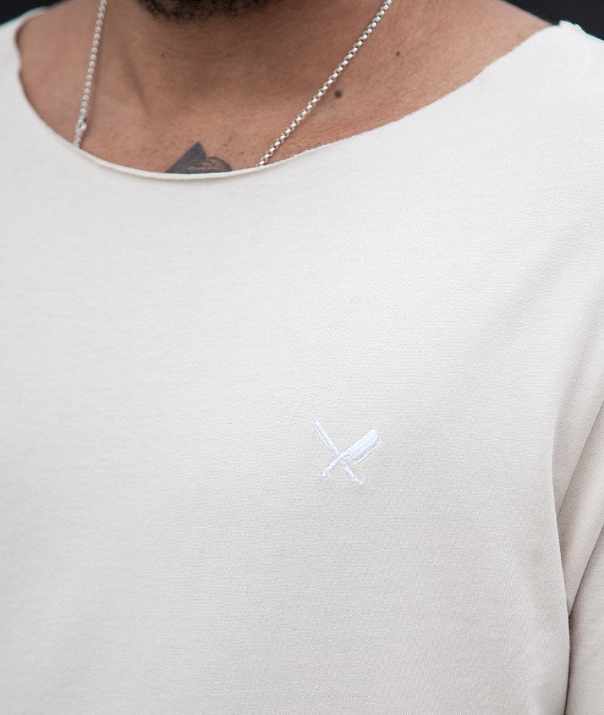 Cutted Neck Circle longsleeve by Distorted People