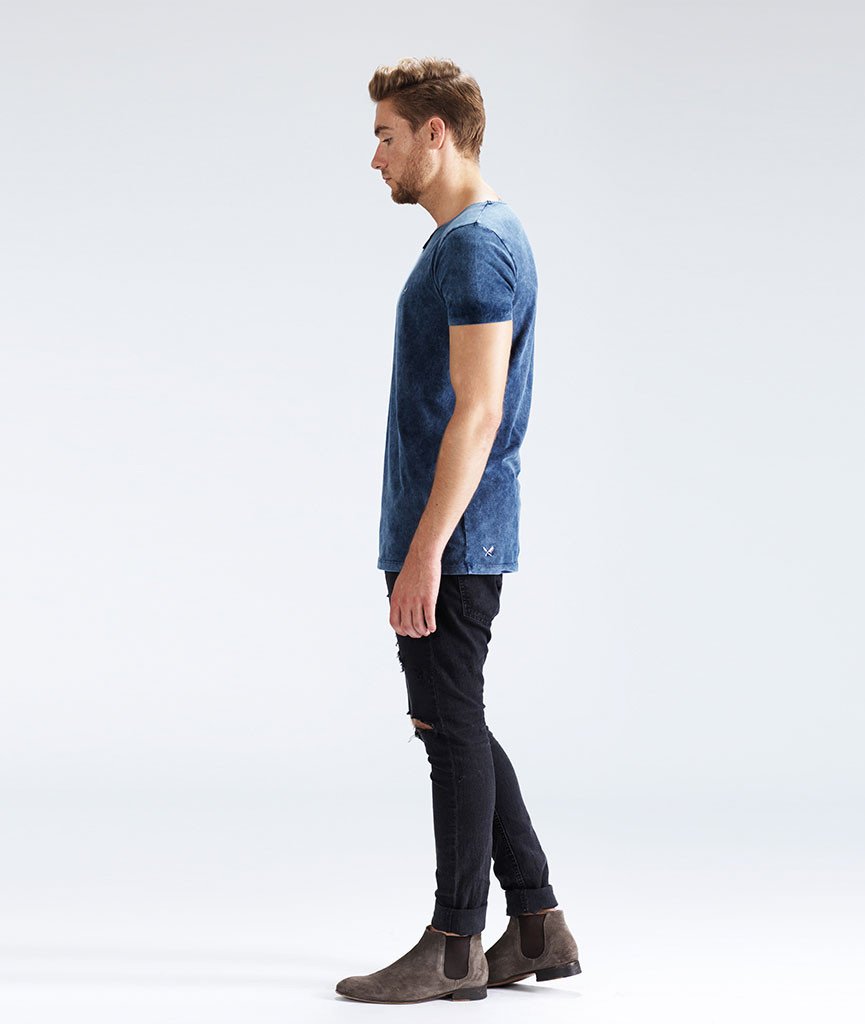 CUTTED NECK t-shirt by Distorted People