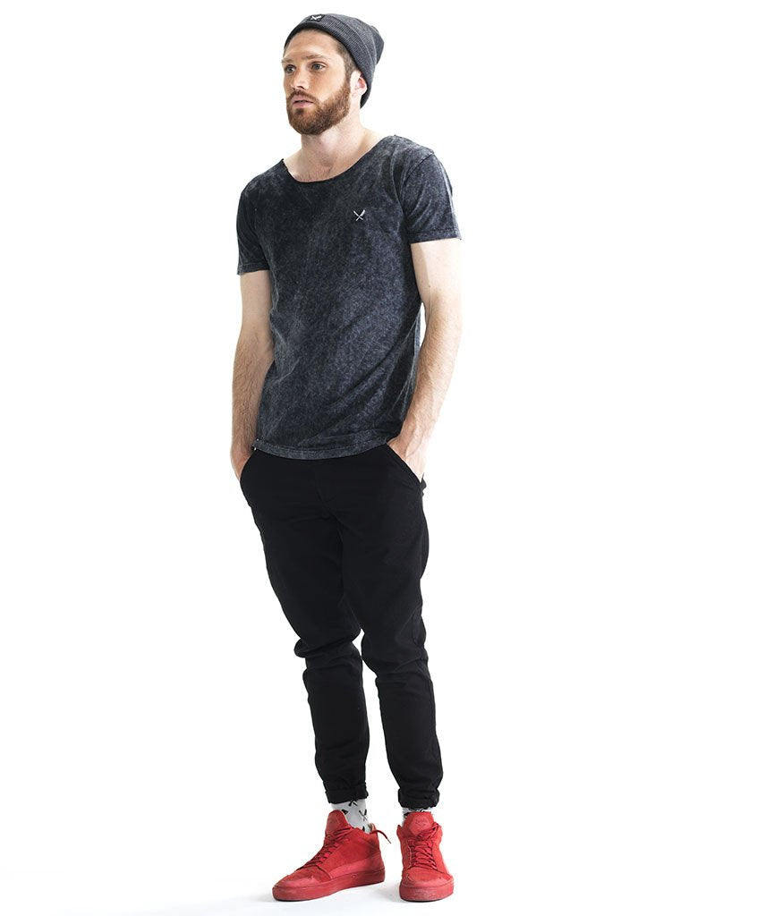CUTTED NECK t-shirt by Distorted People