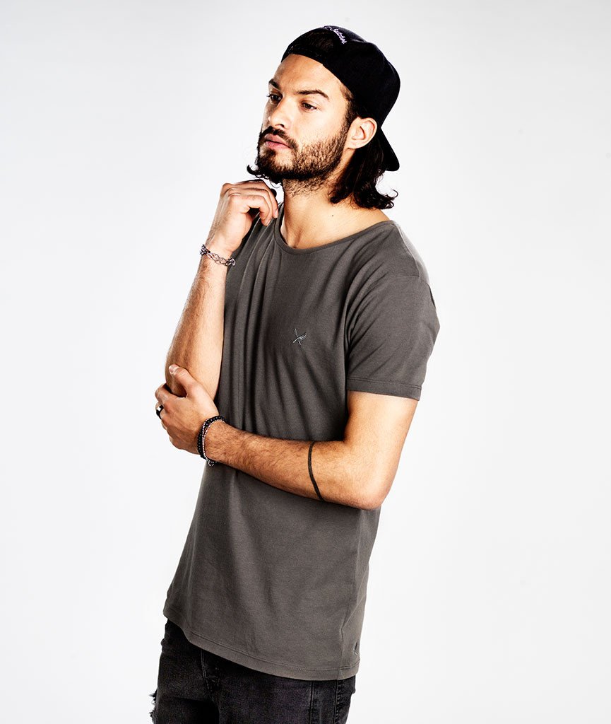 GRAND NECK t-shirt by Distorted People