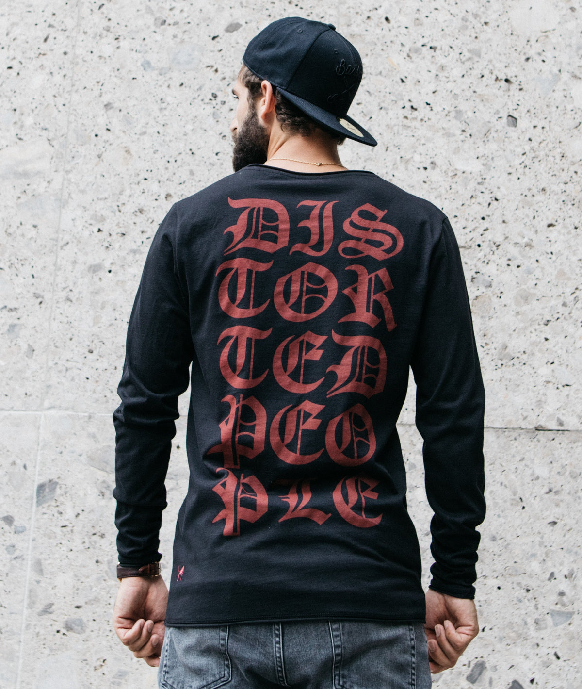 Grand Crew Neck Lettering longsleeve by Distorted People