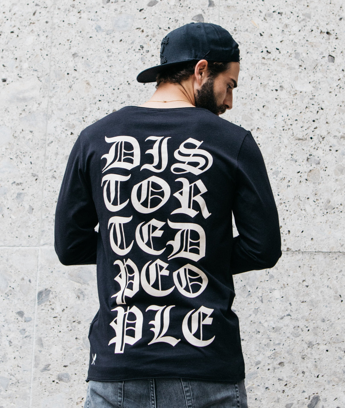 Grand Crew Neck Lettering longsleeve by Distorted People