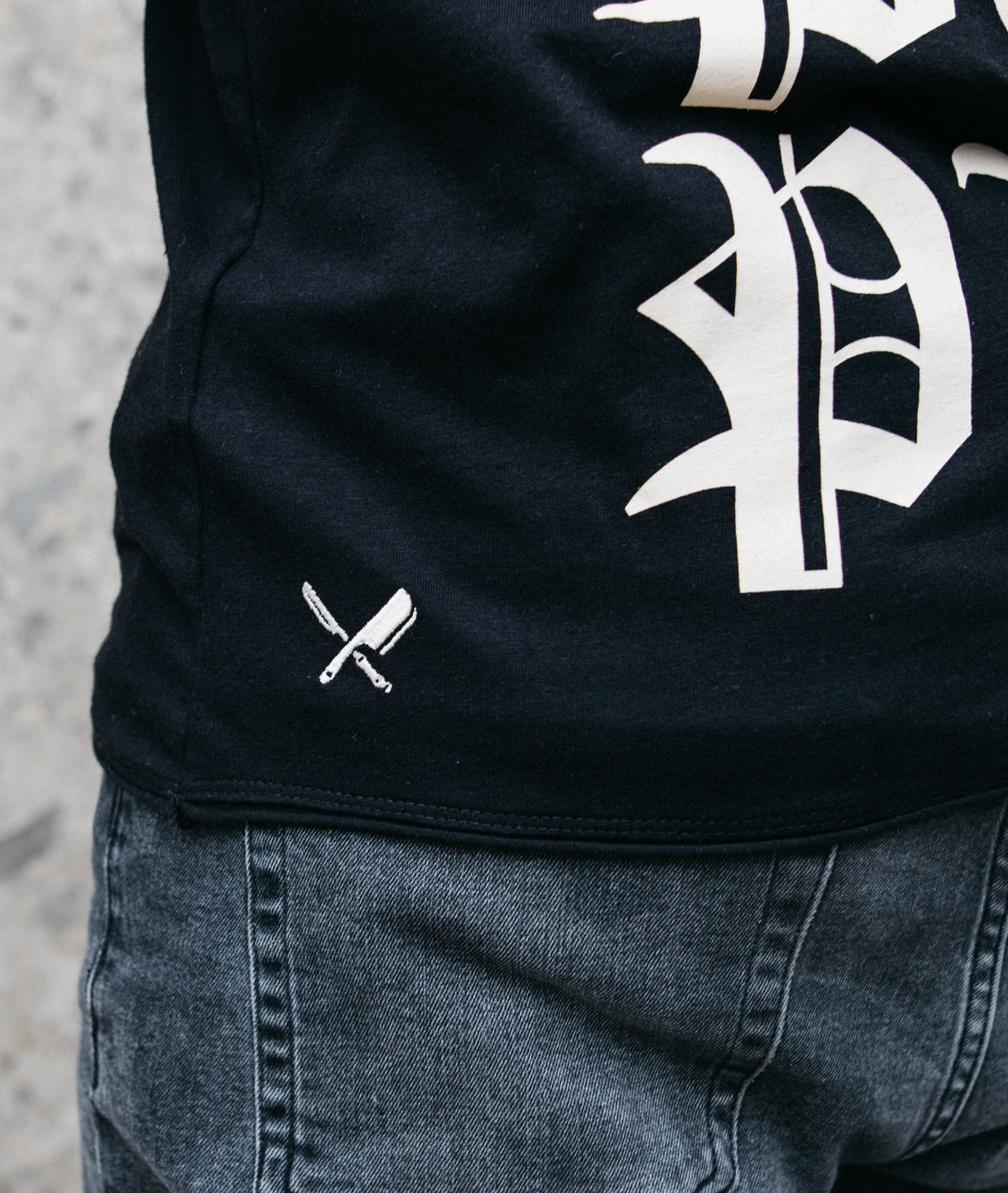 Grand Crew Neck Lettering longsleeve by Distorted People