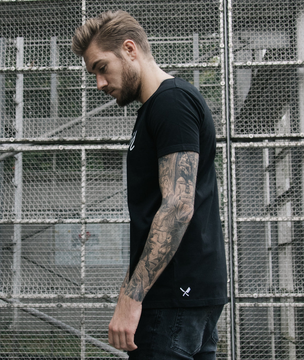 BB Blades Camo Cutted Neck t-shirt by Distorted People