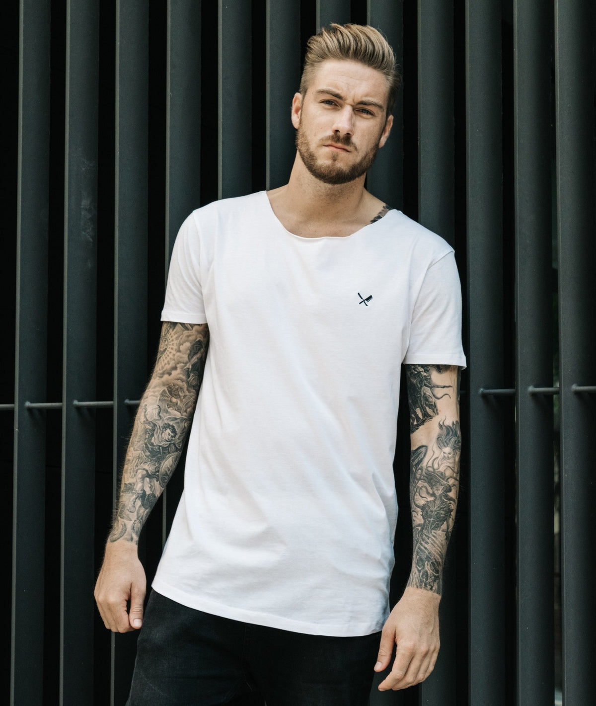 Cutted Neck Team long t-shirt by Distorted People