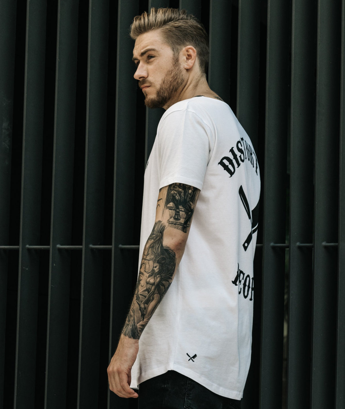 Cutted Neck Team long t-shirt by Distorted People