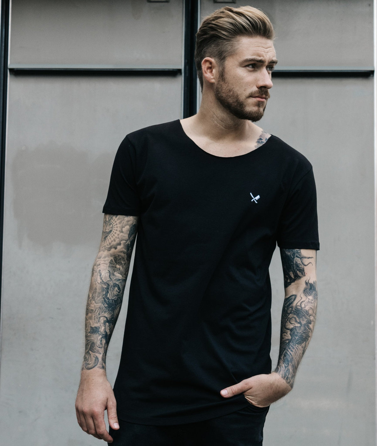 CUTTED NECK TEAM long t-shirt by Distorted People