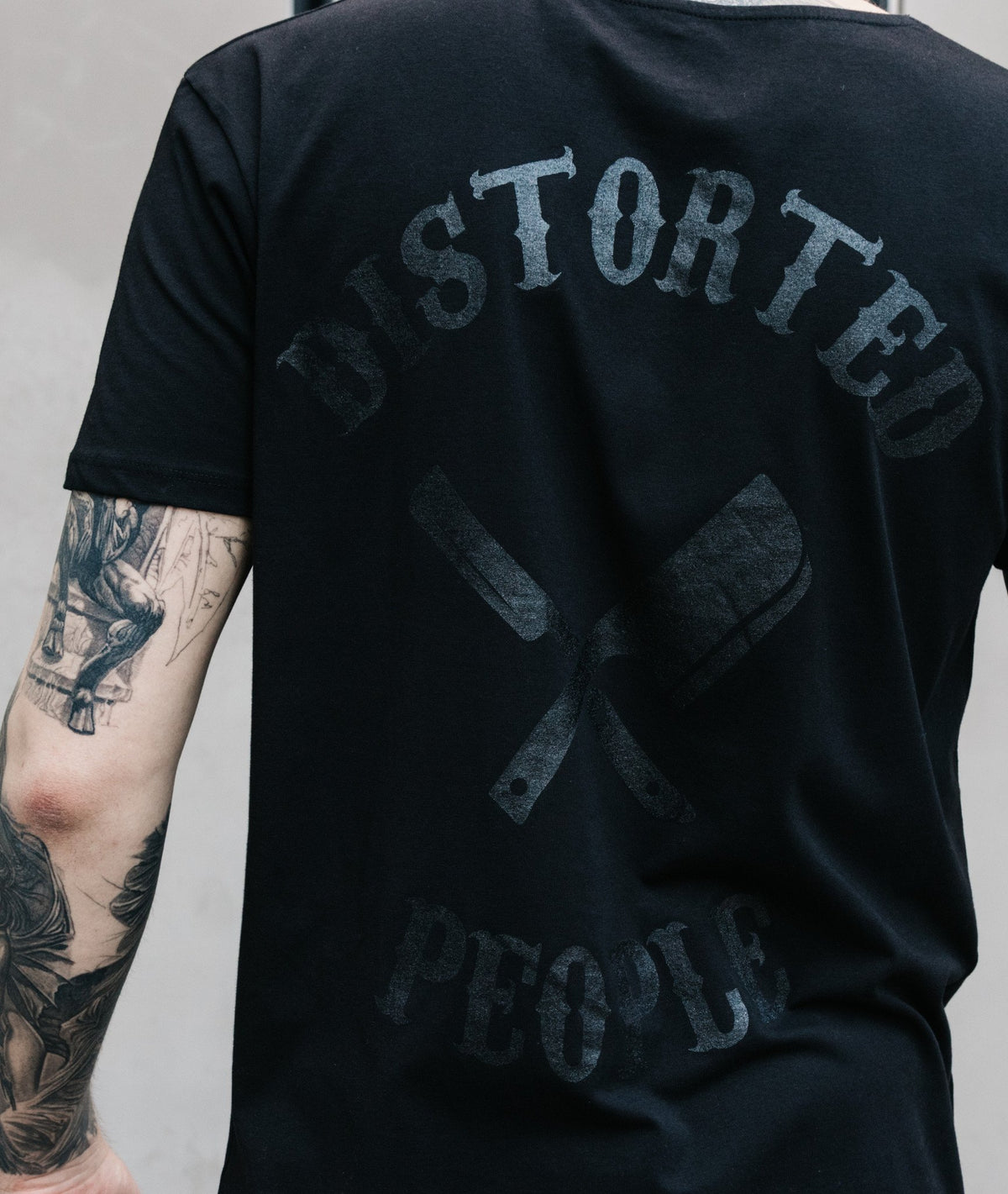 CUTTED NECK TEAM long t-shirt by Distorted People