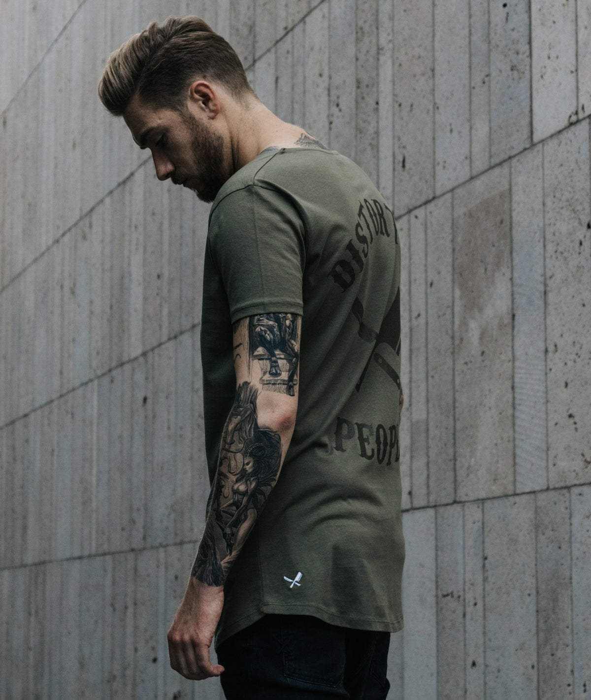CUTTED NECK TEAM long t-shirt by Distorted People