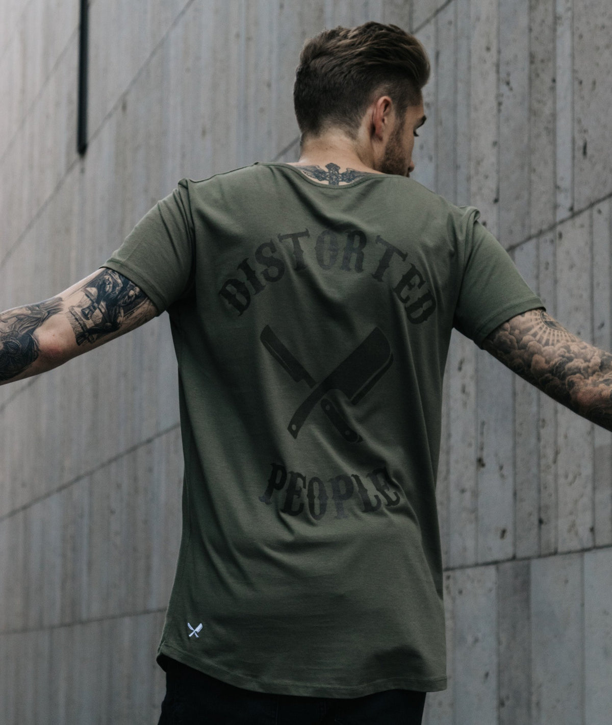 CUTTED NECK TEAM long t-shirt by Distorted People