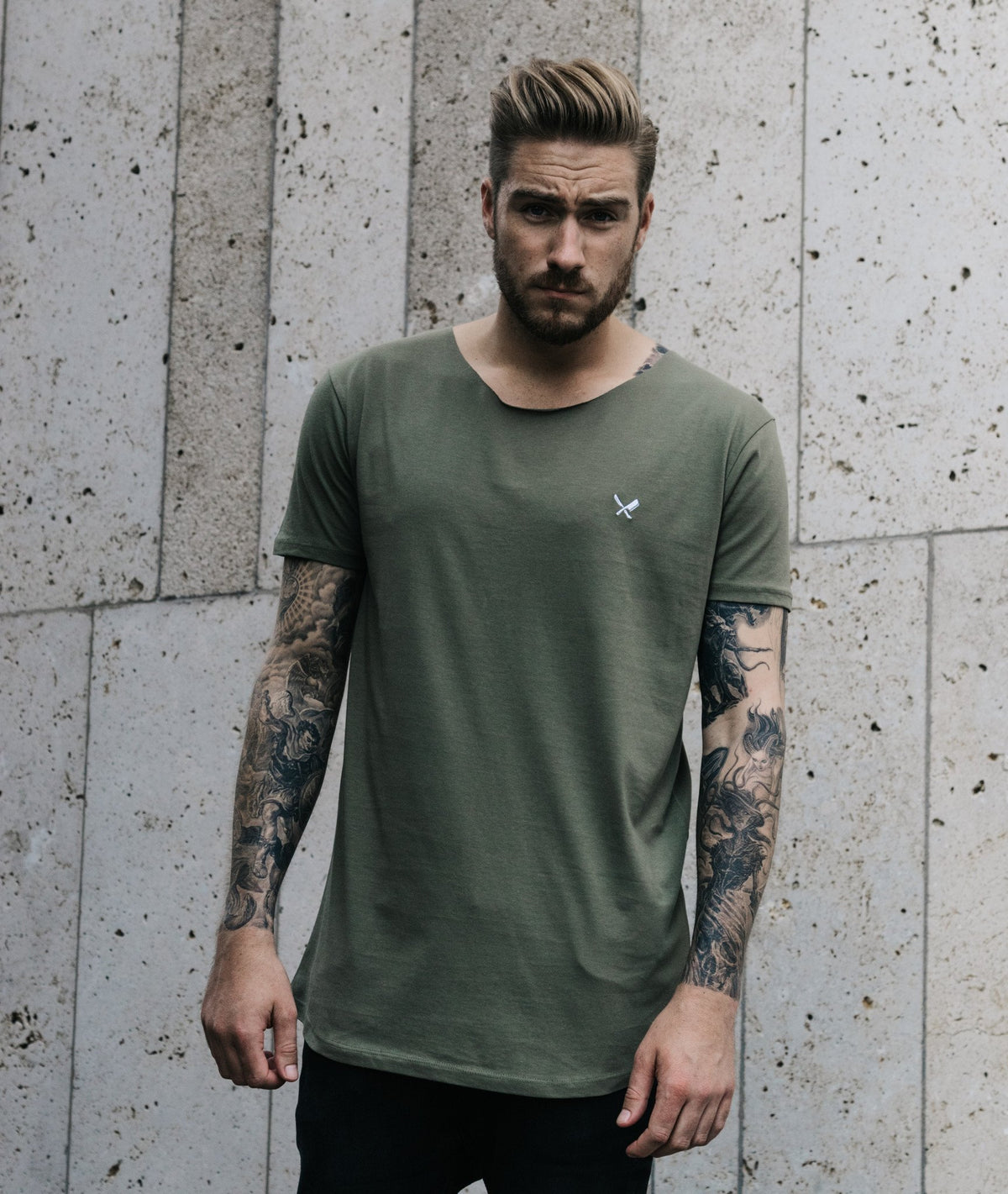CUTTED NECK TEAM long t-shirt by Distorted People