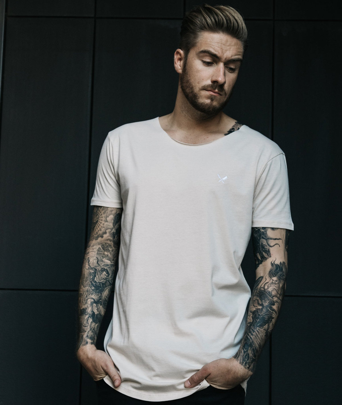 CUTTED NECK TEAM long t-shirt by Distorted People