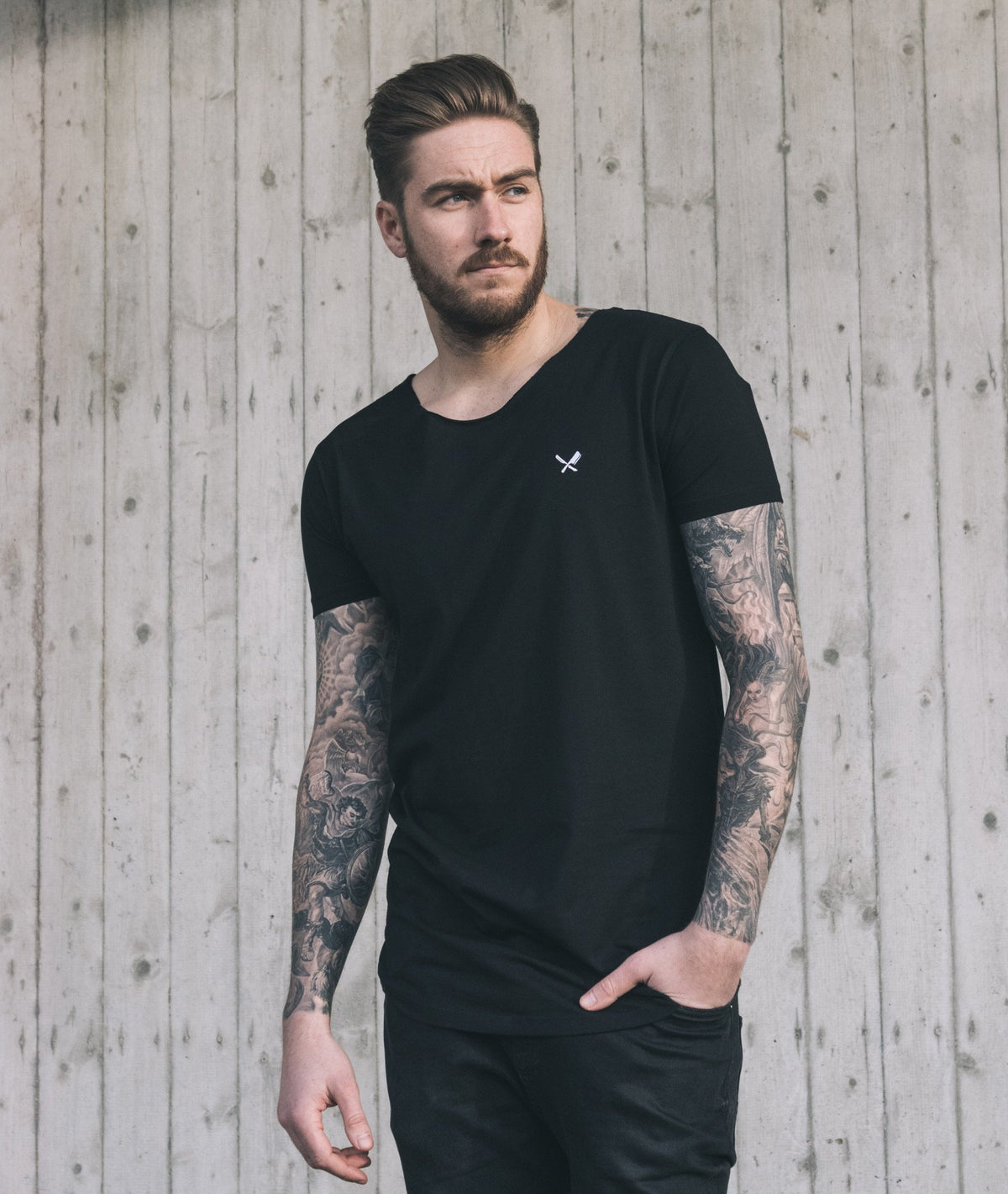 Cutted Neck Team long t-shirt by Distorted People