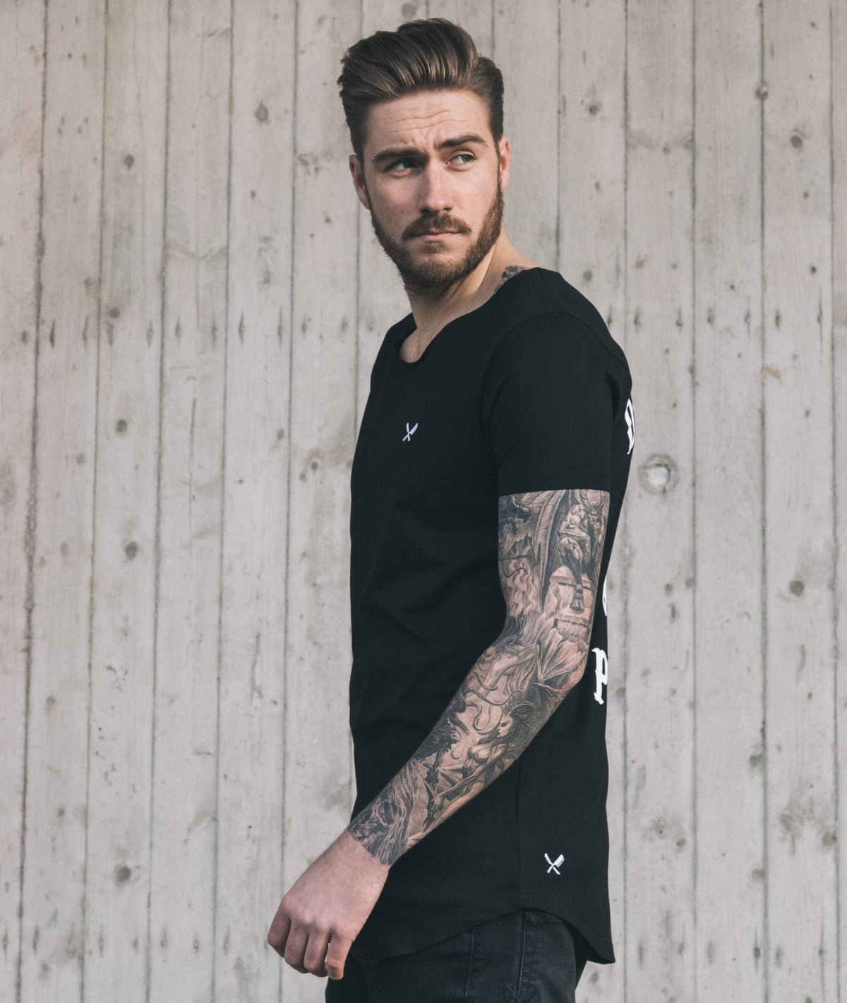 Cutted Neck Team long t-shirt by Distorted People
