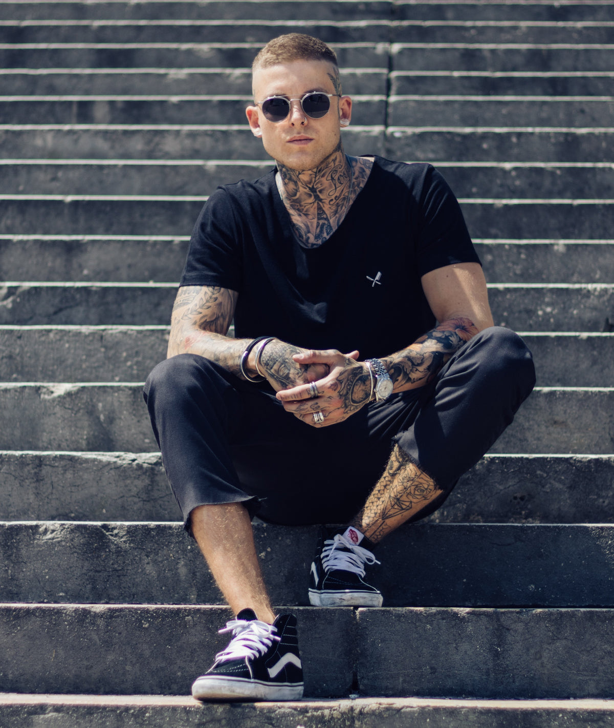 Cutted Neck Lettering long t-shirt by Distorted People