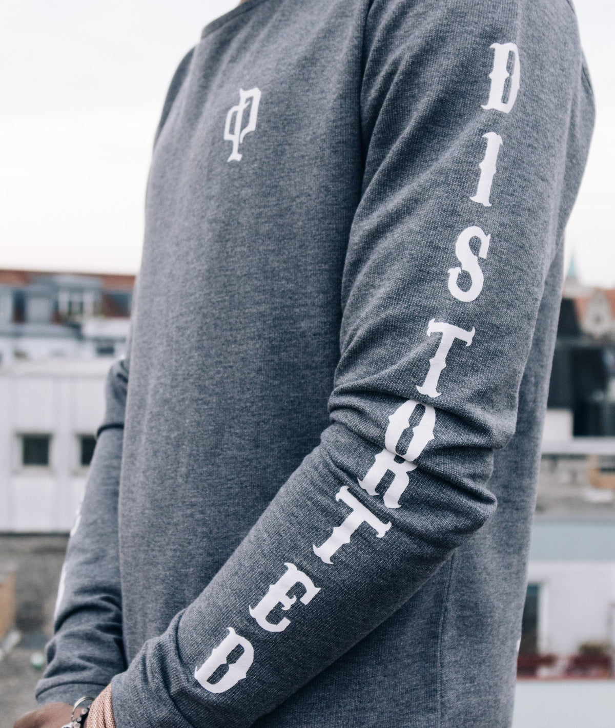 Grand Neck Team longsleeve by Distorted People