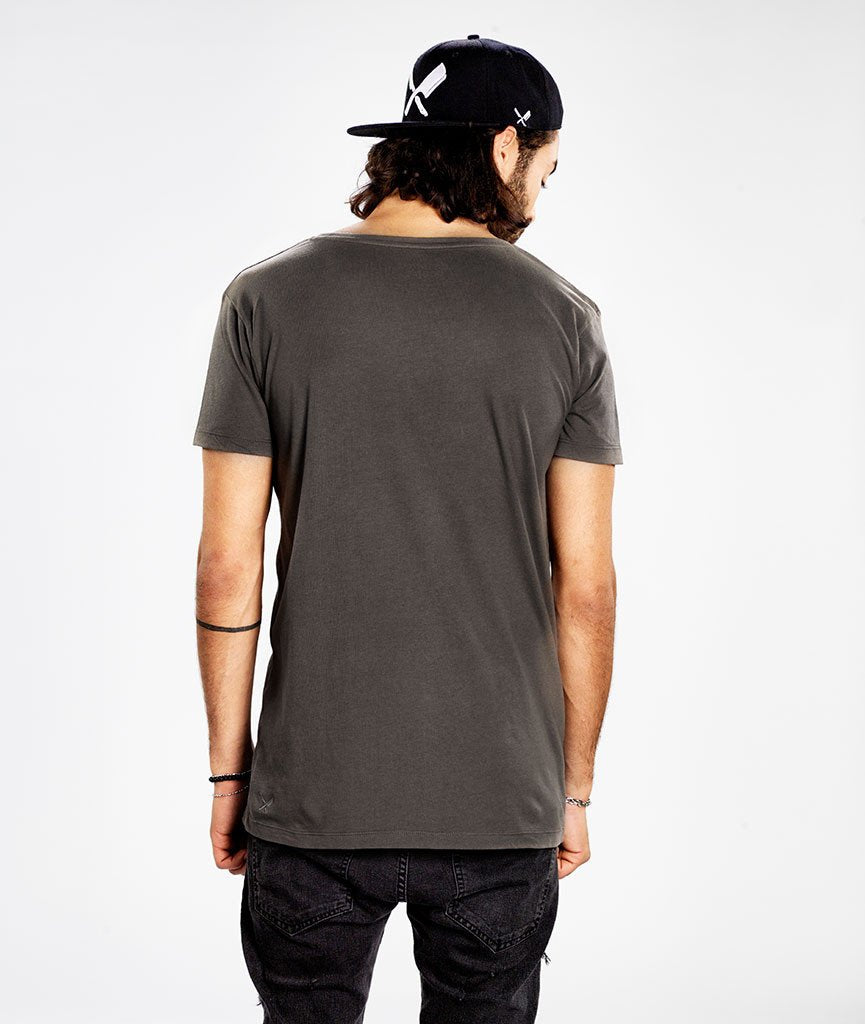 GRAND NECK t-shirt by Distorted People