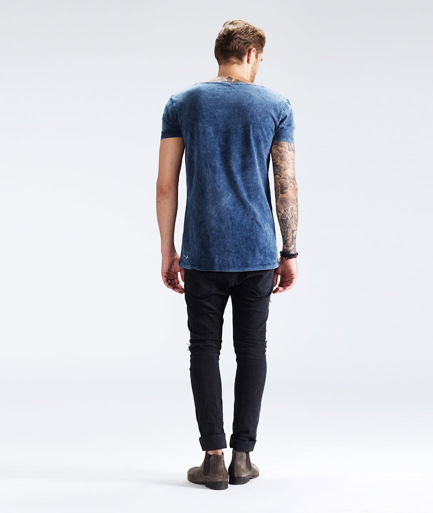 CUTTED NECK t-shirt by Distorted People