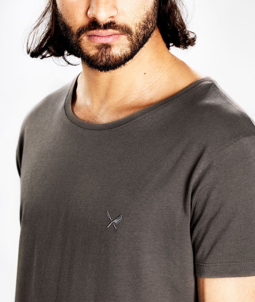 GRAND NECK t-shirt by Distorted People
