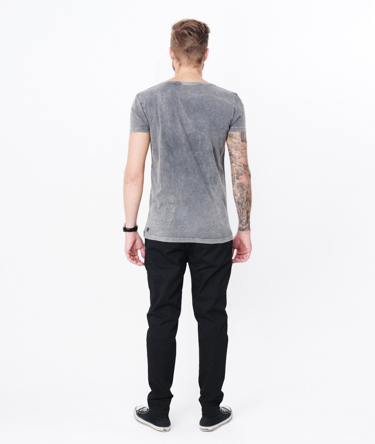 BB BLADES GRAND NECK t-shirt by Distorted People