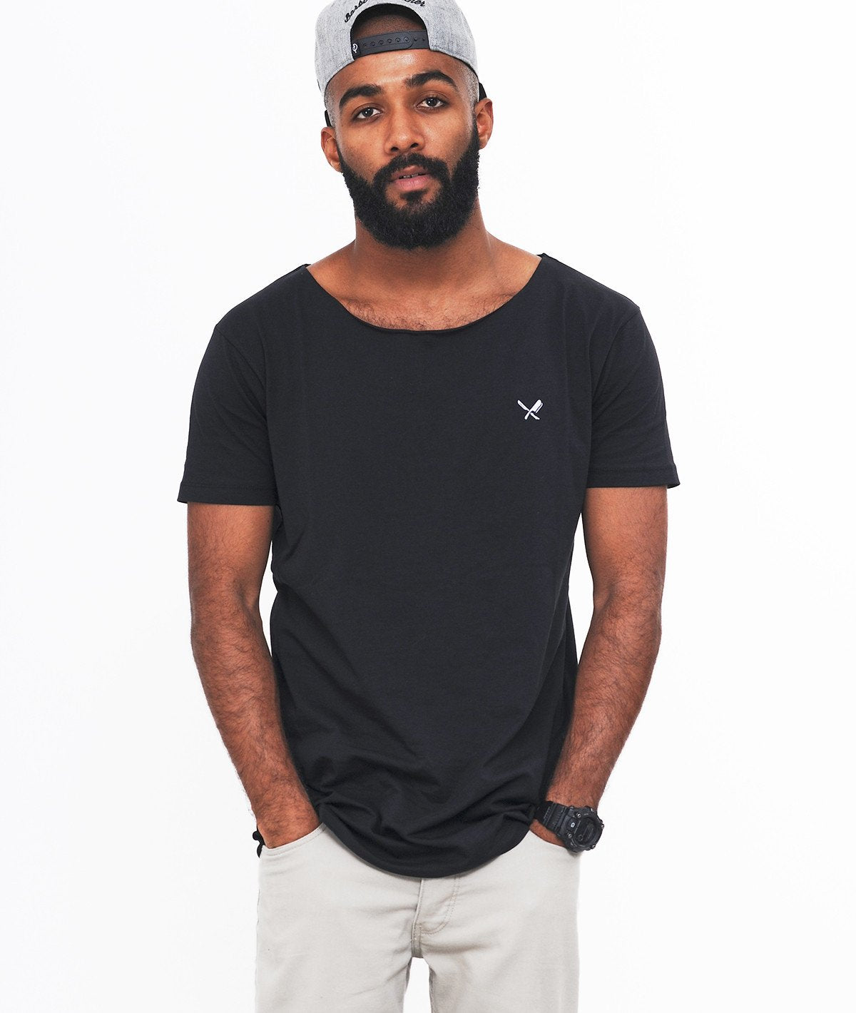 BLADES cutted grand neck t-shirt by Distorted People