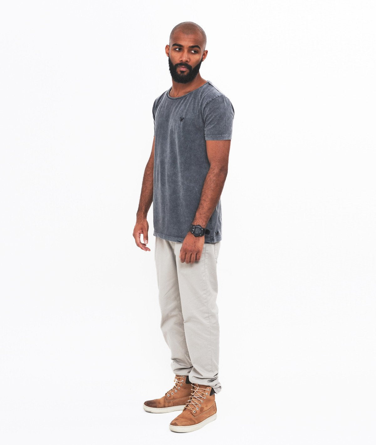 TARO grand neck T-Shirt by Distorted People