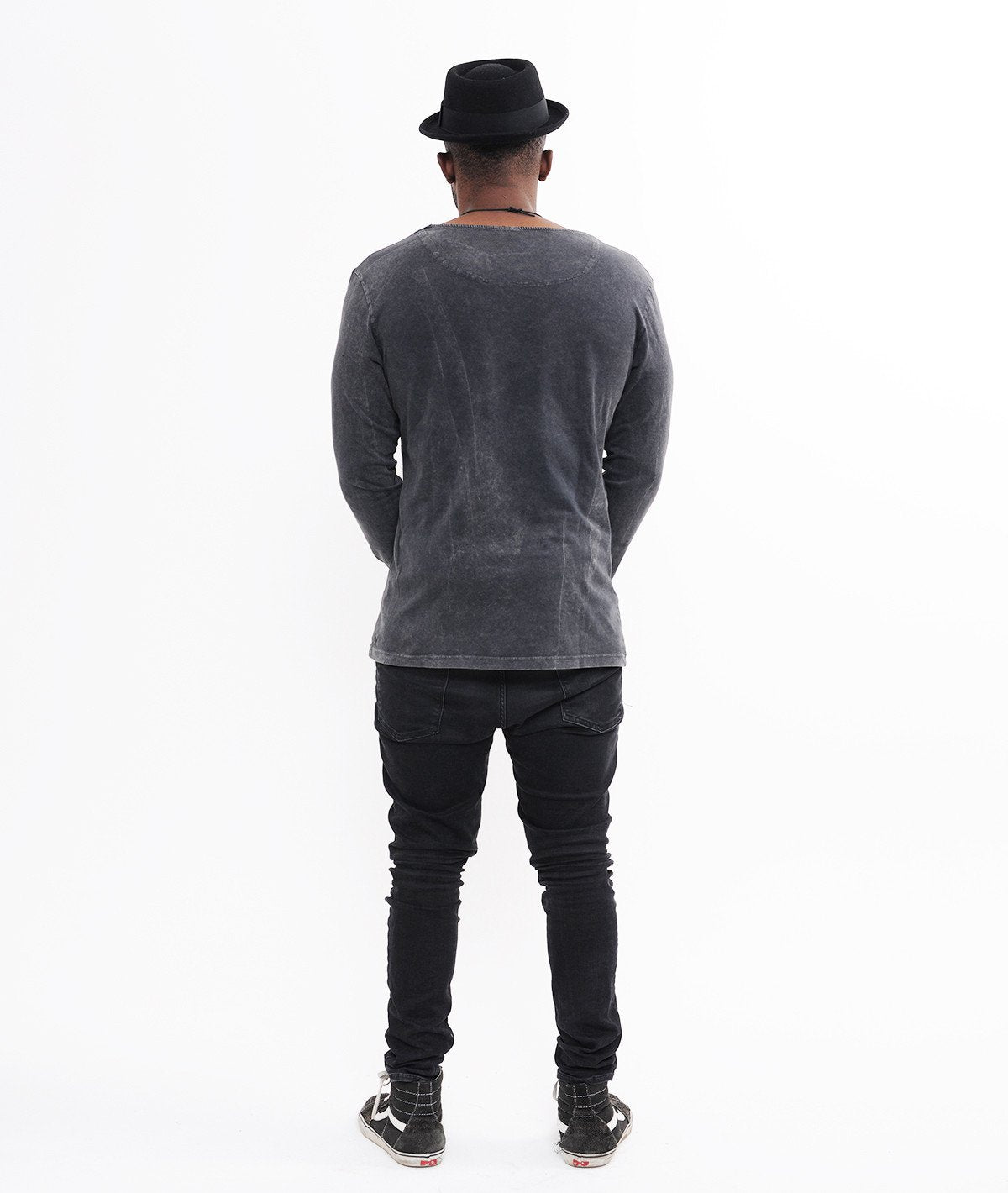BARBER & BUTCHER cutted grand neck longsleeve by Distorted People