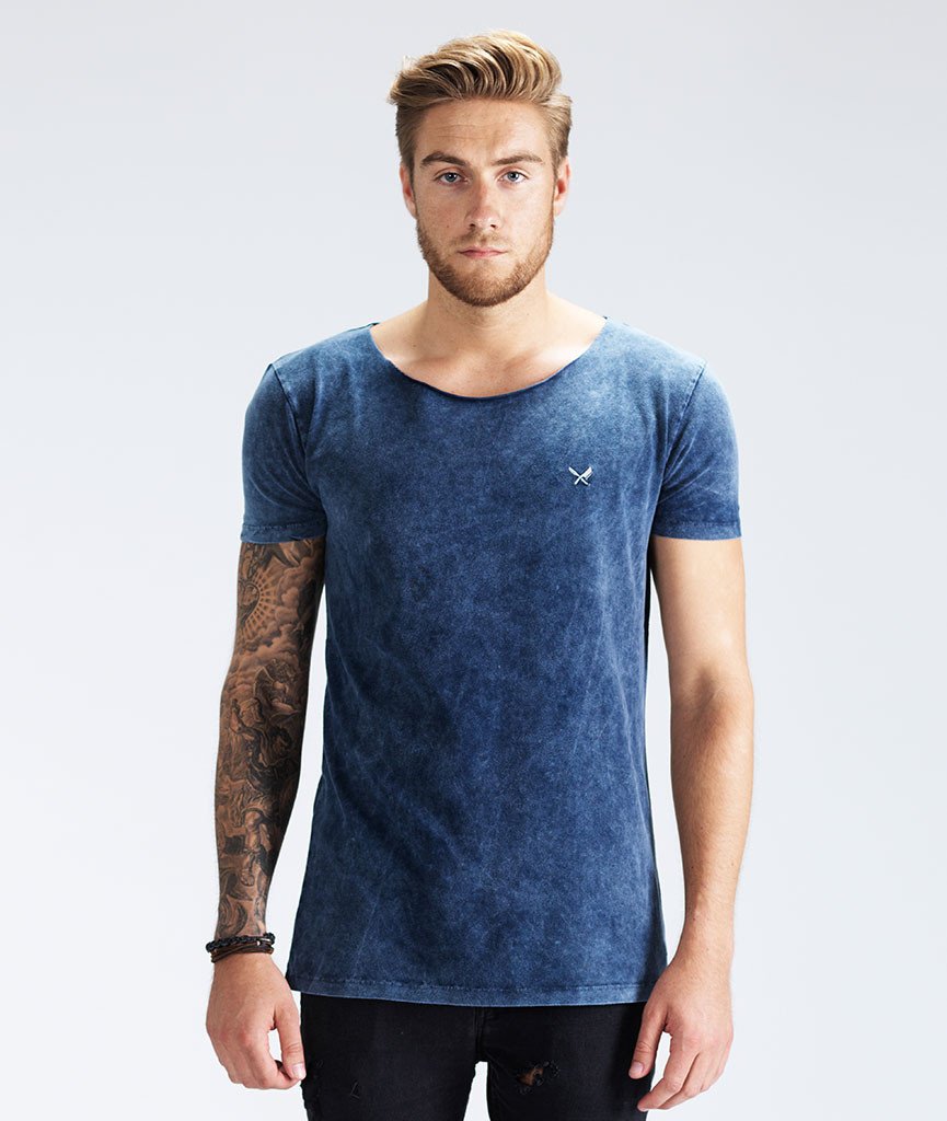 CUTTED NECK t-shirt by Distorted People