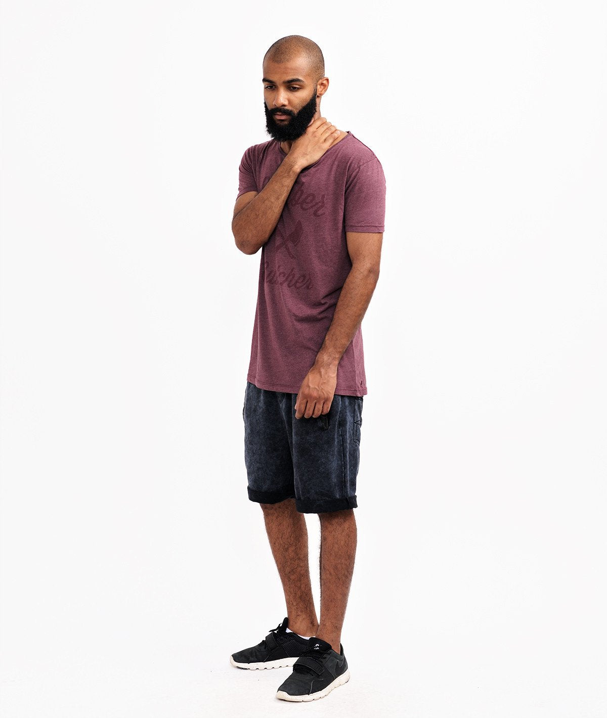 BB BLADES grand neck T-Shirt by Distorted People