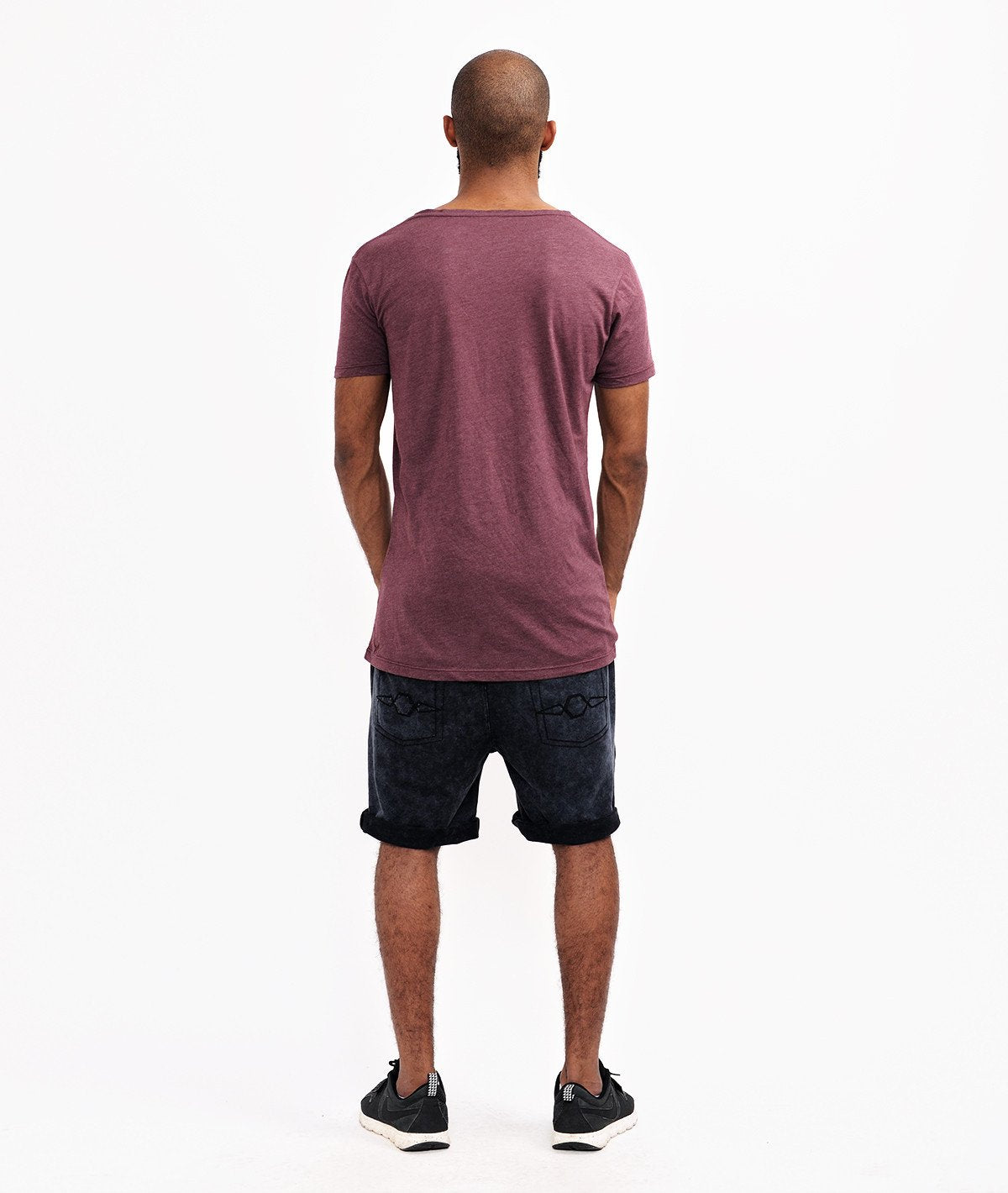 BB BLADES grand neck T-Shirt by Distorted People