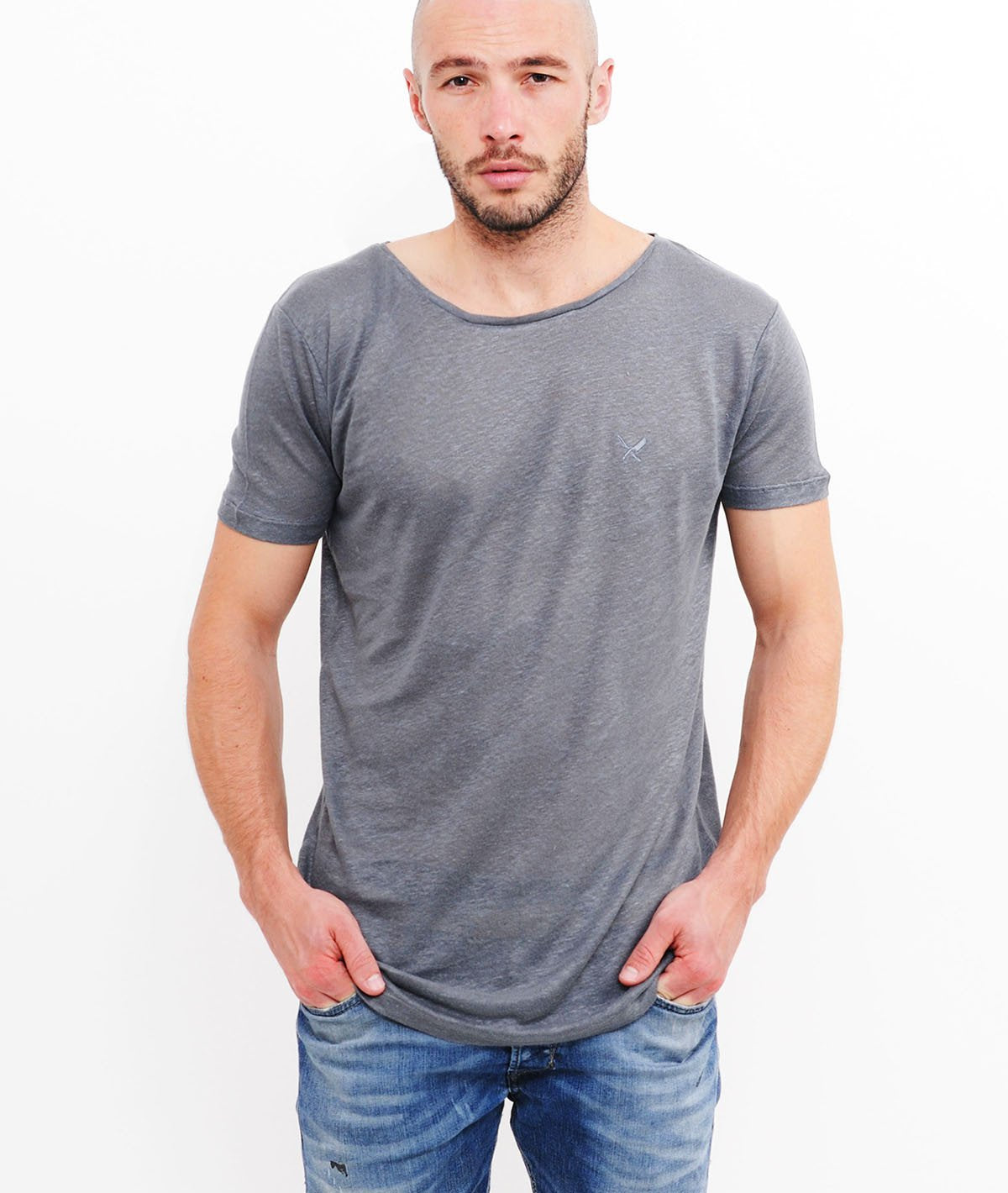 BLADES LEINEN grand neck T-Shirt by Distorted People