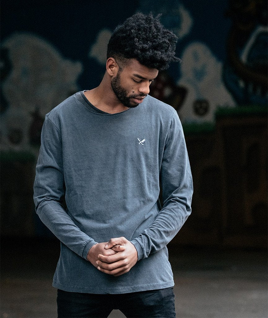 Cutted Neck longsleeve by Distorted People