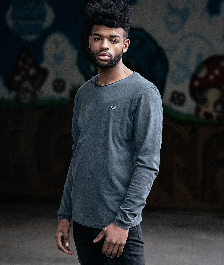 Cutted Neck longsleeve by Distorted People