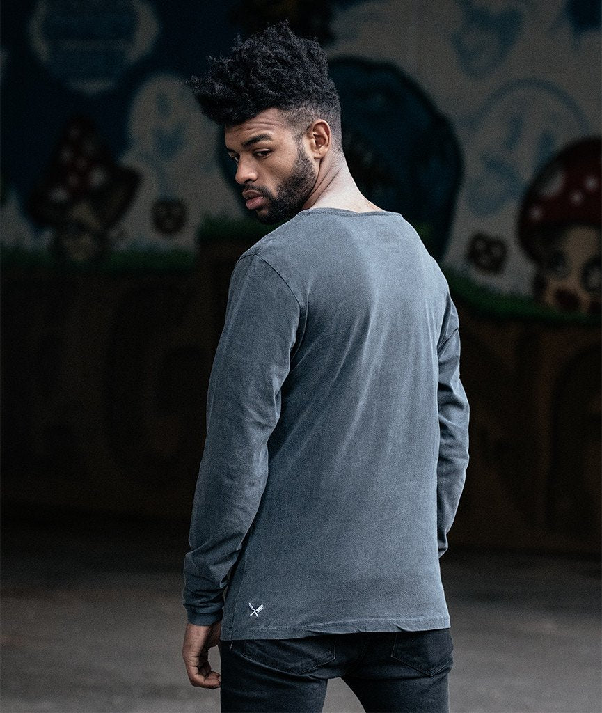 Cutted Neck longsleeve by Distorted People