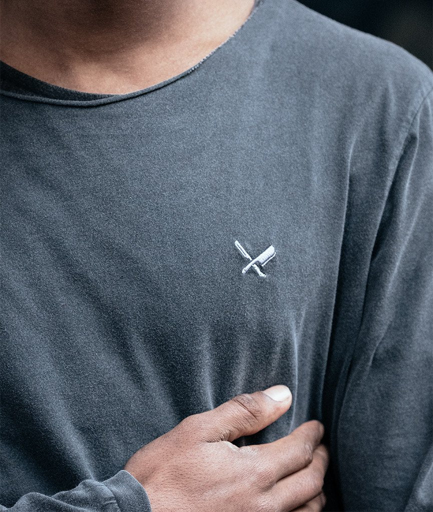 Cutted Neck longsleeve by Distorted People